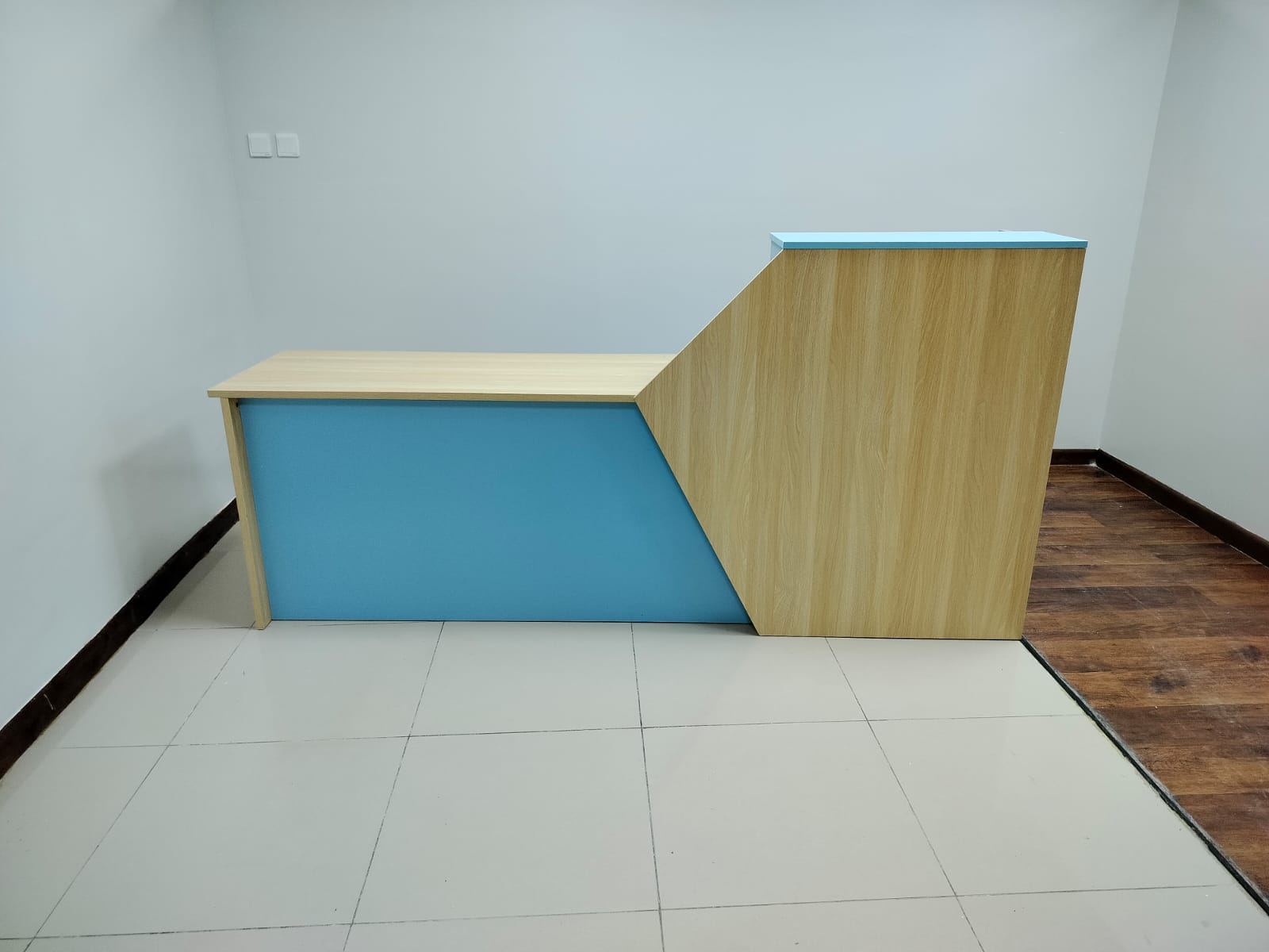 1.8m modern reception desk
