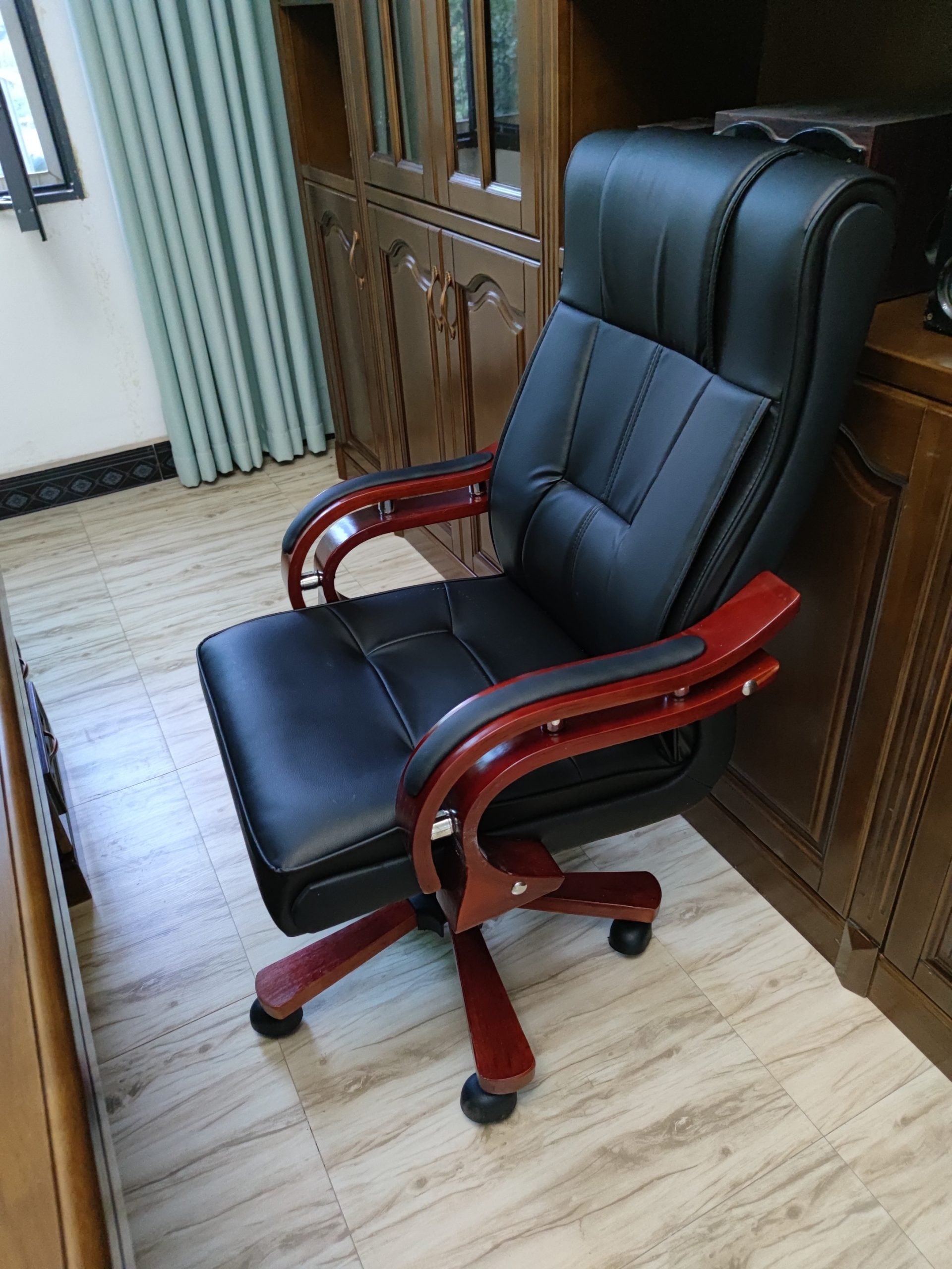 Generic high back office seat with ergonomic design, padded seat, and adjustable swivel base for comfortable office seating