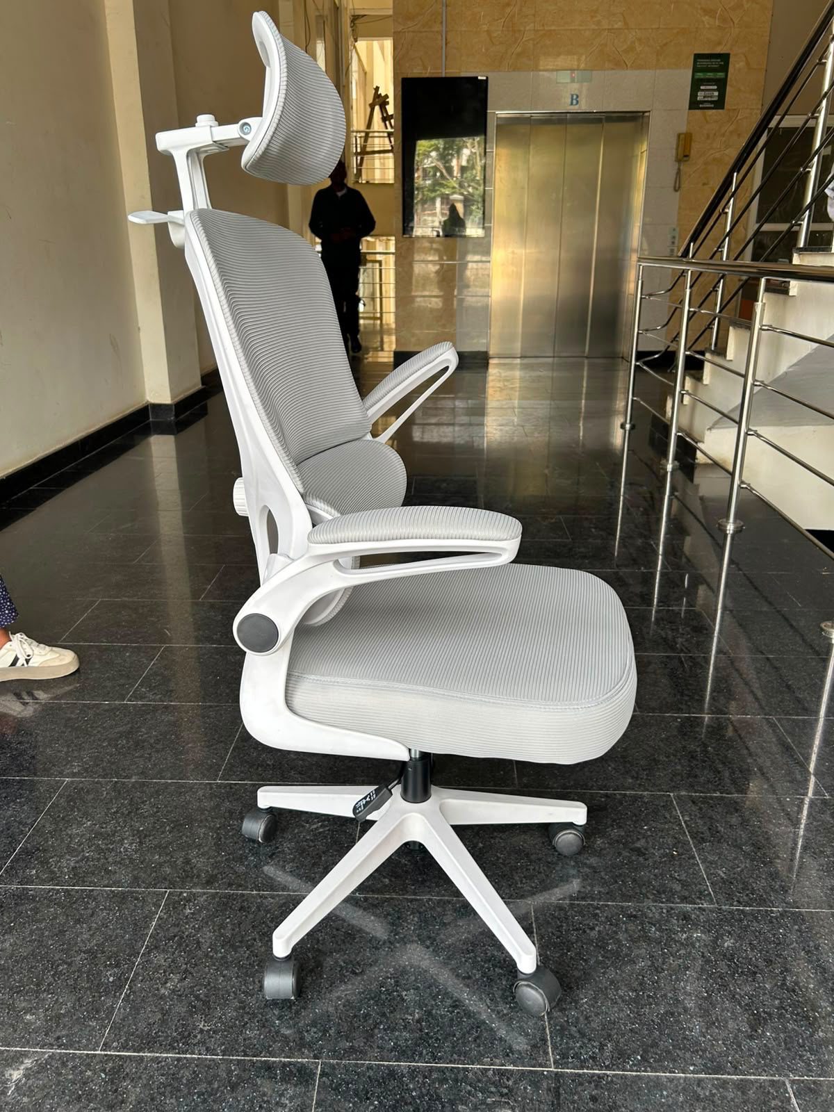 Ergonomic office chairs - Image 4