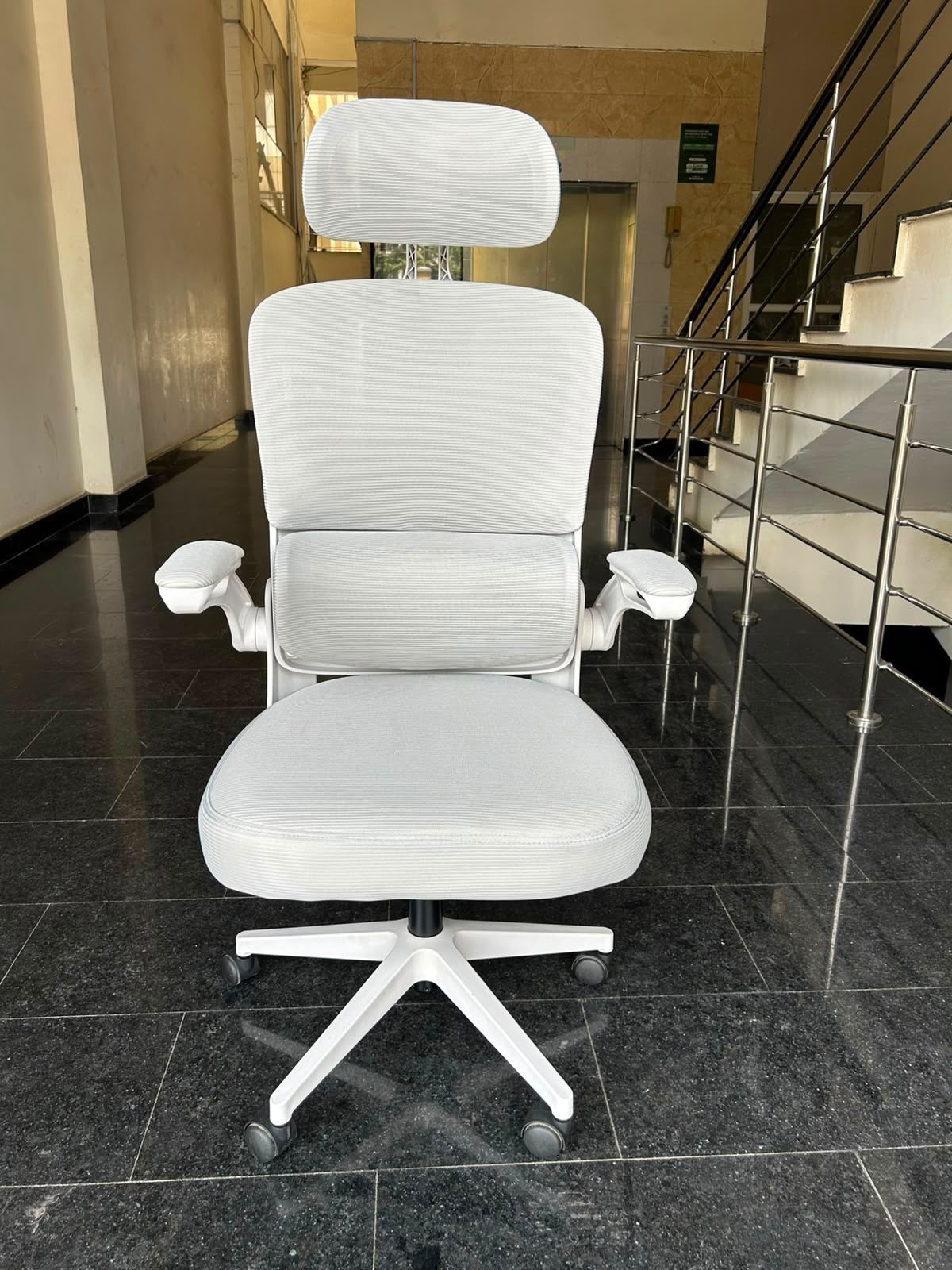 Ergonomic office chairs - Image 9